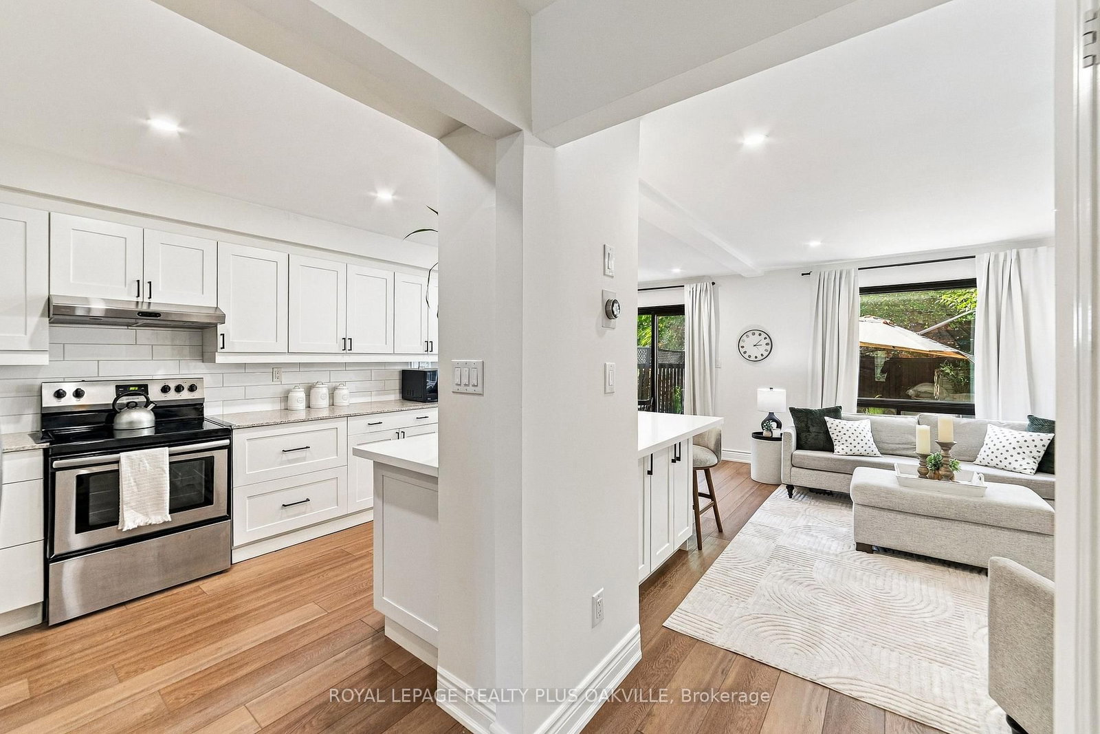2093 Golden Orchard Trail • Oakville, ON photo 8