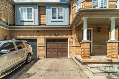 82 Starhill Crescent • Brampton, ON photo 2