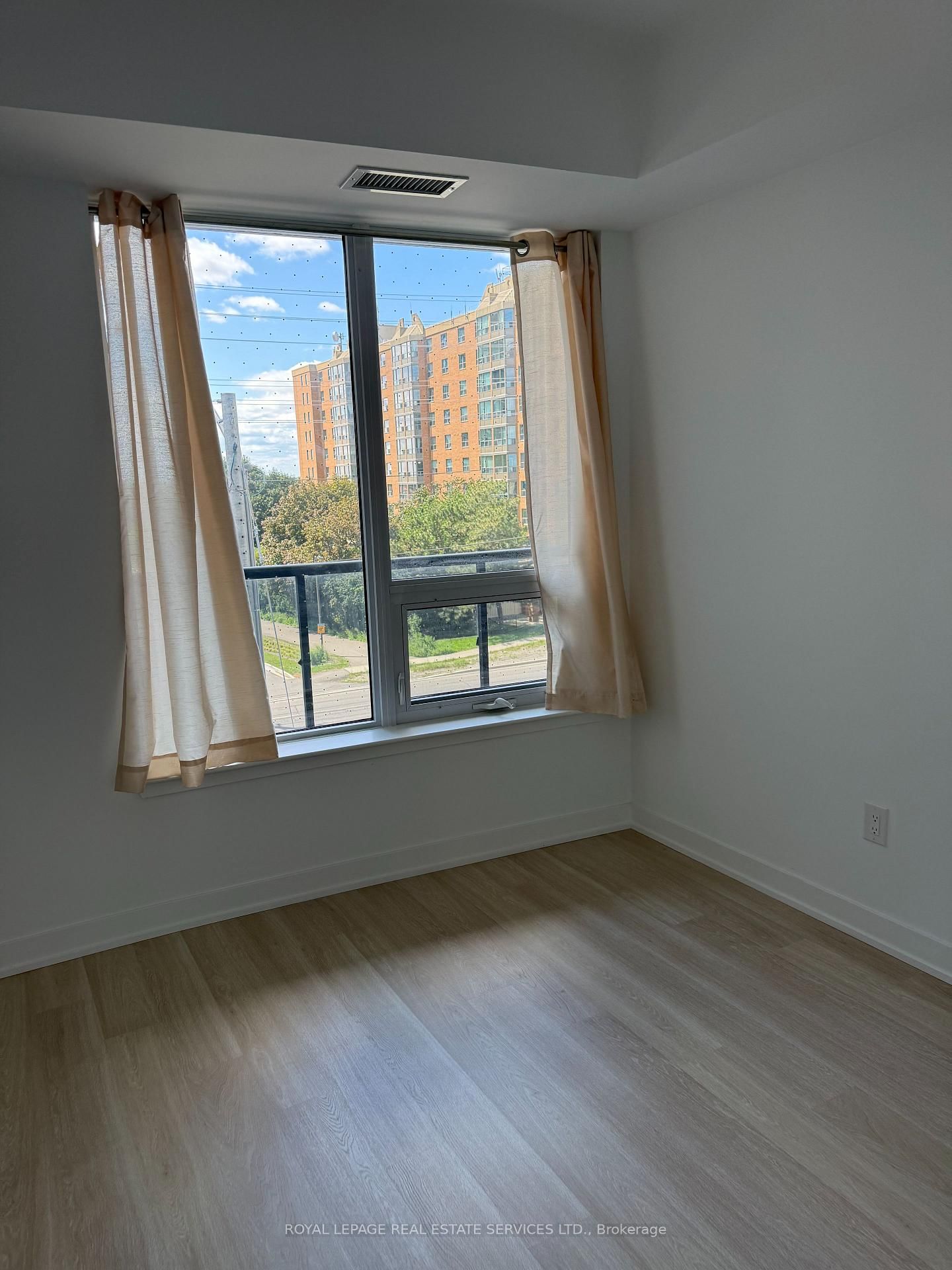 309-5105 Hurontario St, Mississauga, view 4