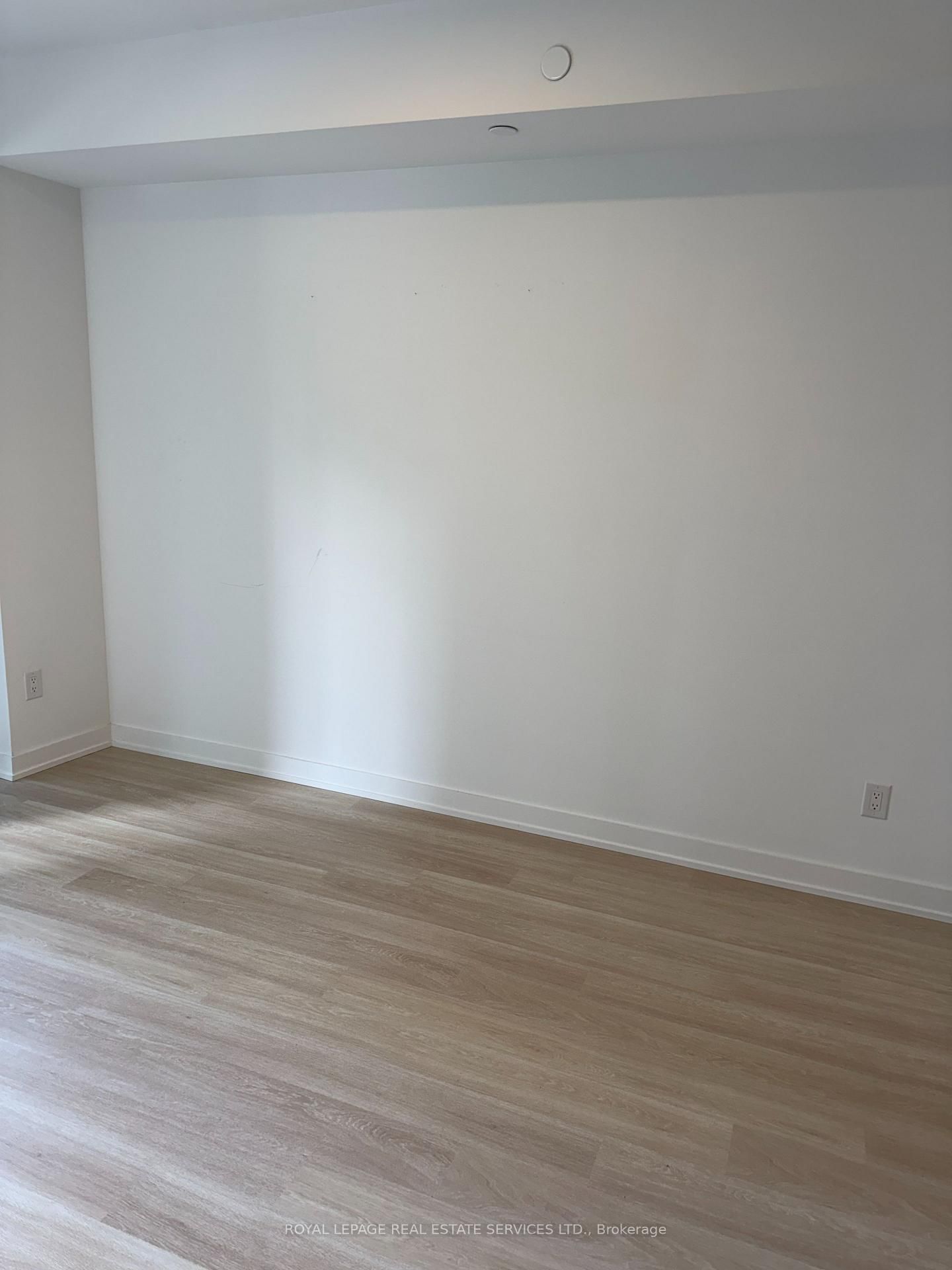309-5105 Hurontario St, Mississauga, view 5