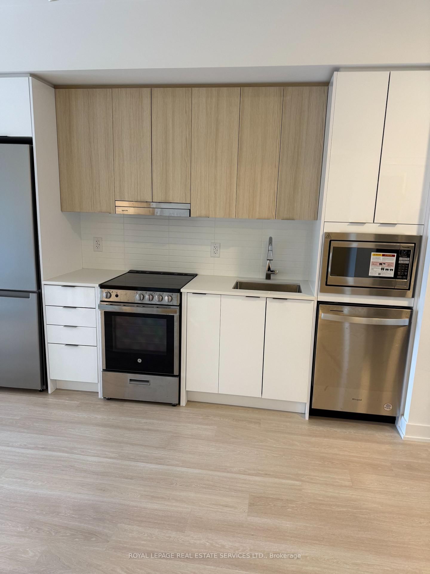 309-5105 Hurontario St, Mississauga, view 6
