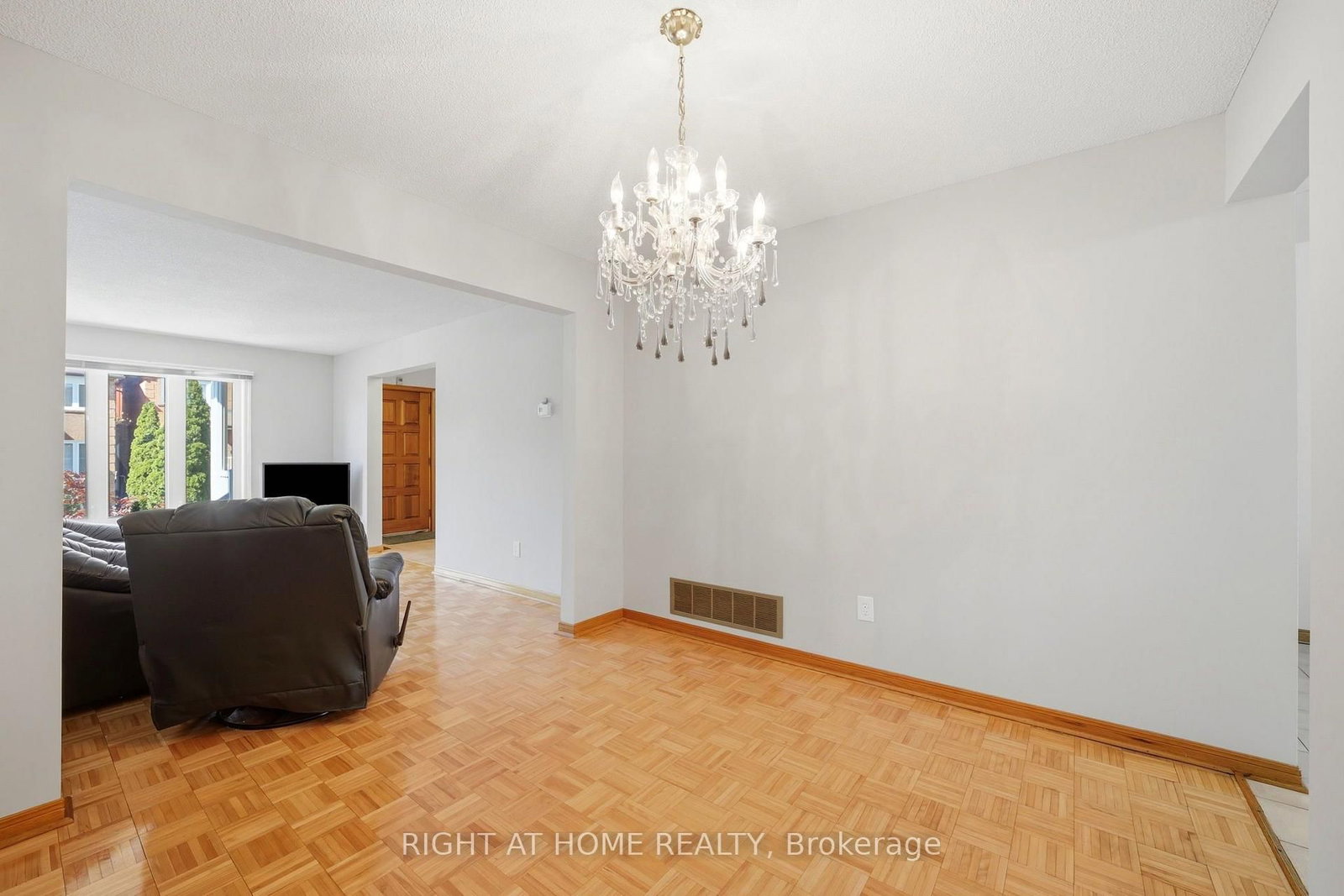98 Beaver Terrace • Toronto, ON photo 10