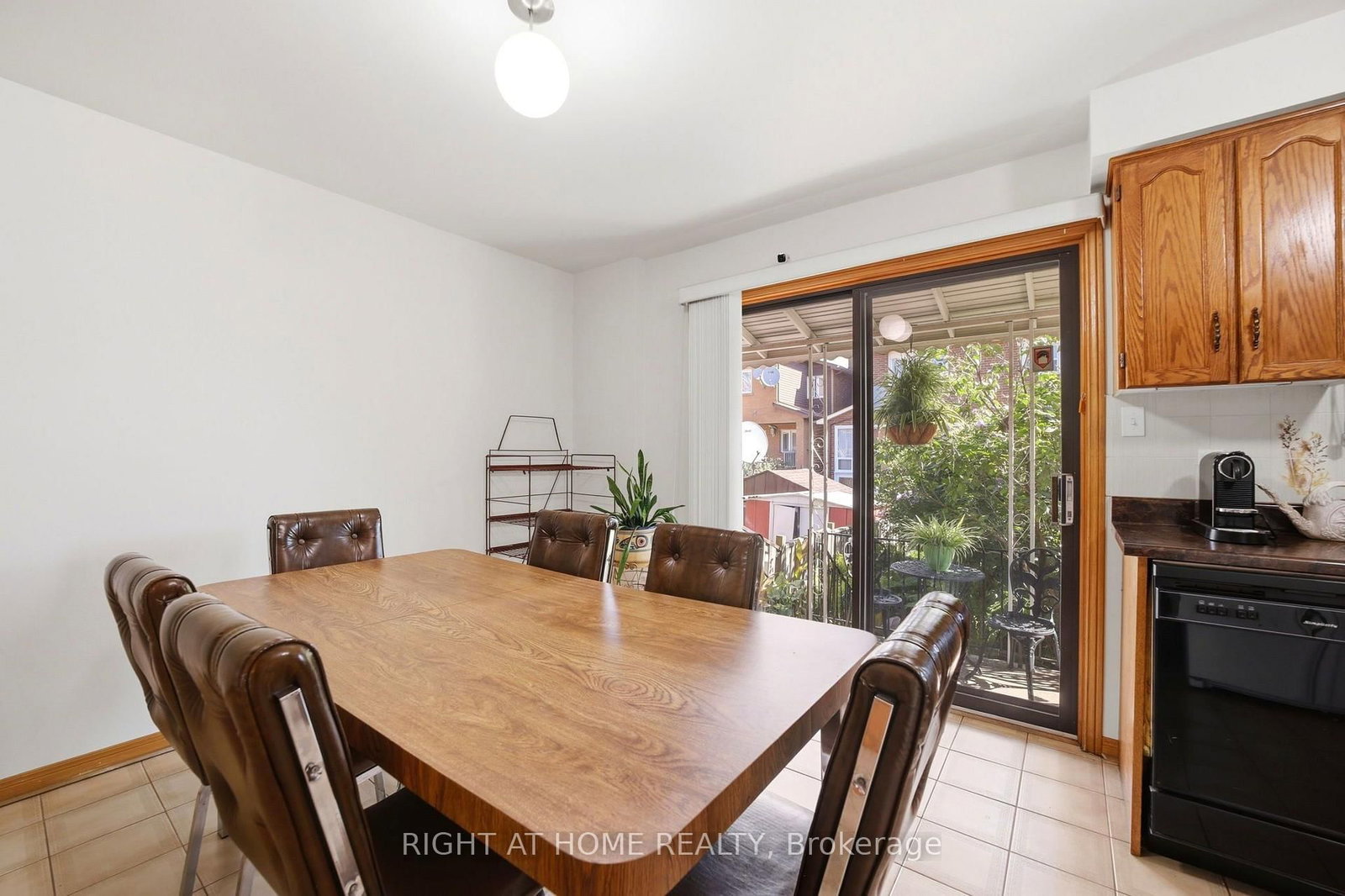 98 Beaver Terrace • Toronto, ON photo 12