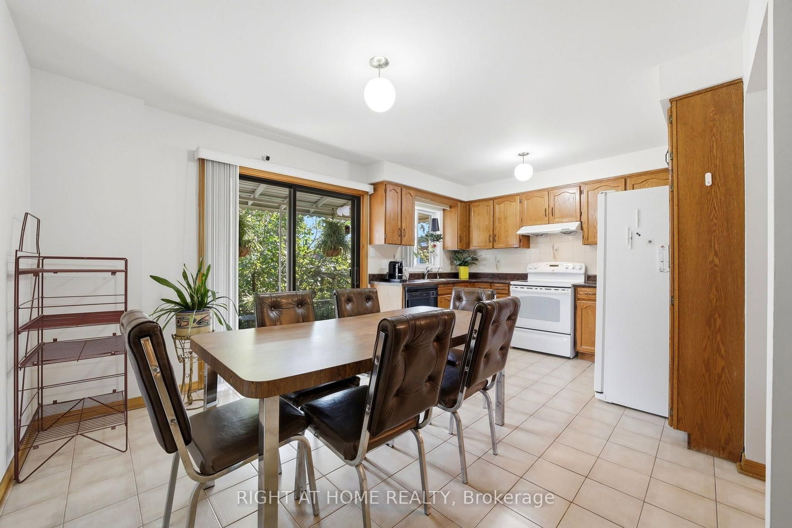 98 Beaver Terrace • Toronto, ON photo 14
