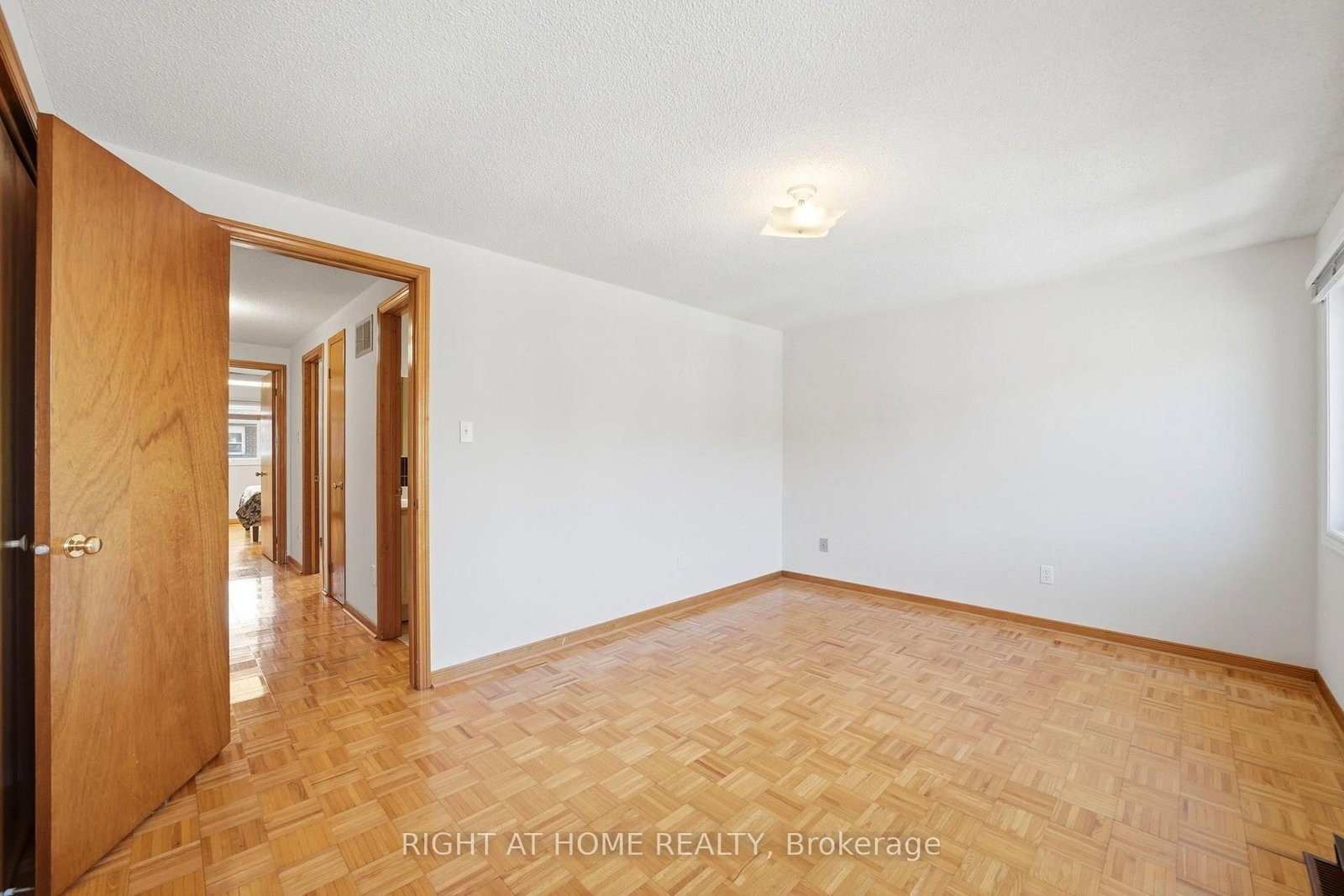 98 Beaver Terrace • Toronto, ON photo 23