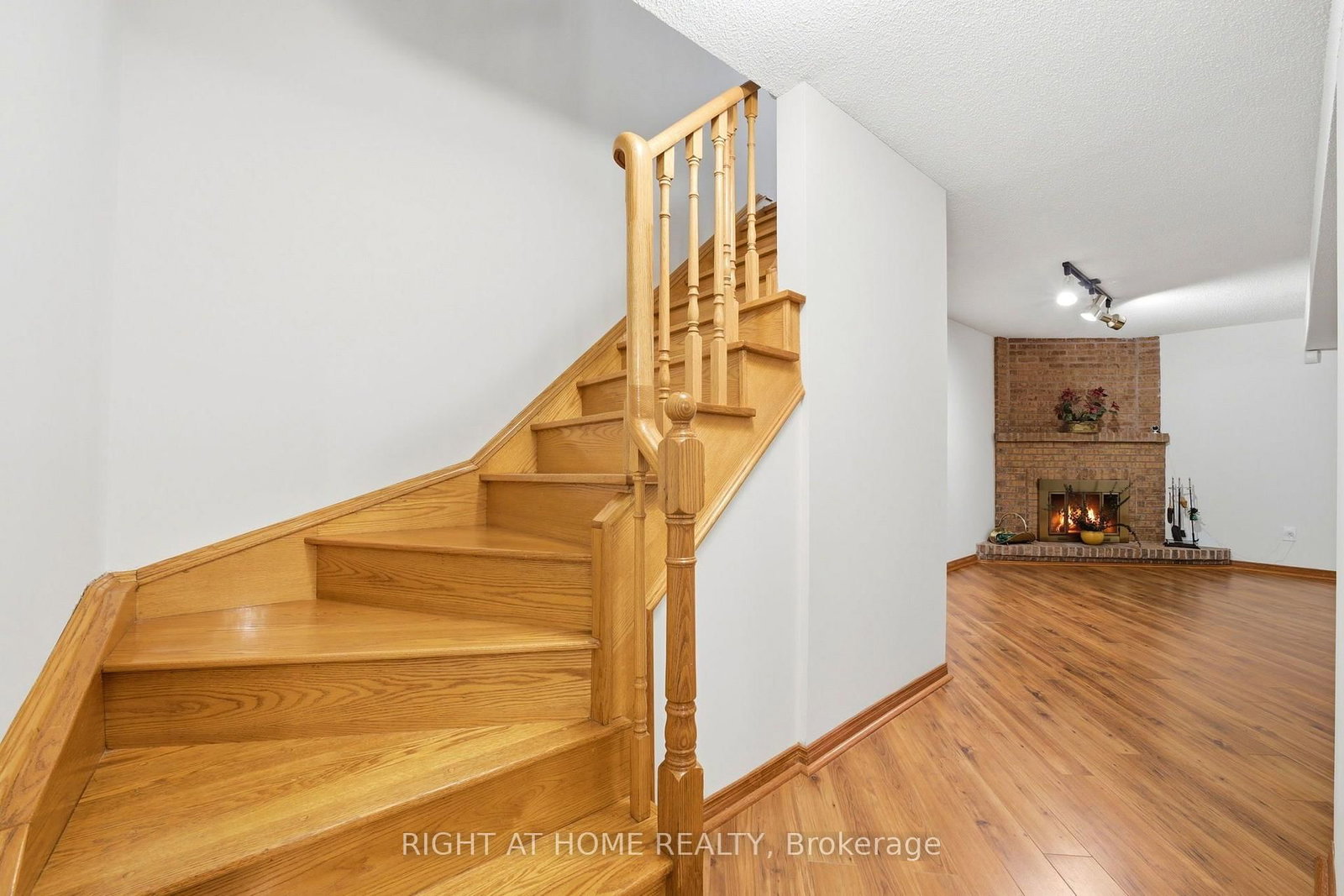 98 Beaver Terrace • Toronto, ON photo 30