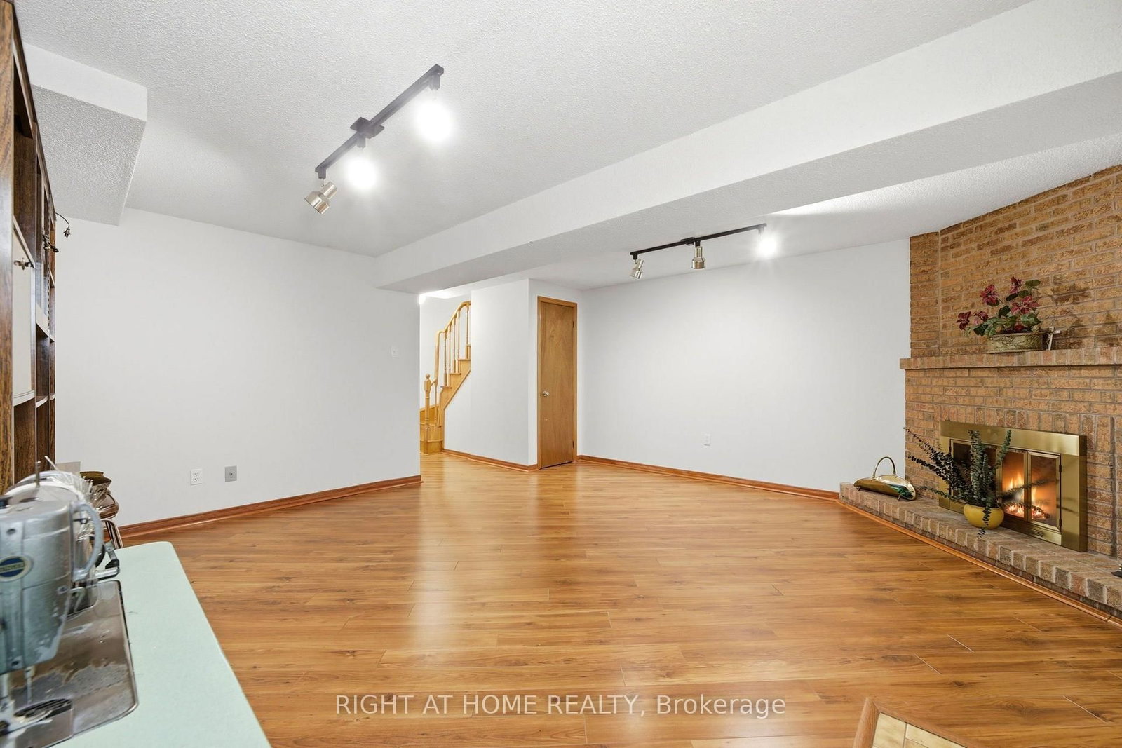 98 Beaver Terrace • Toronto, ON photo 31