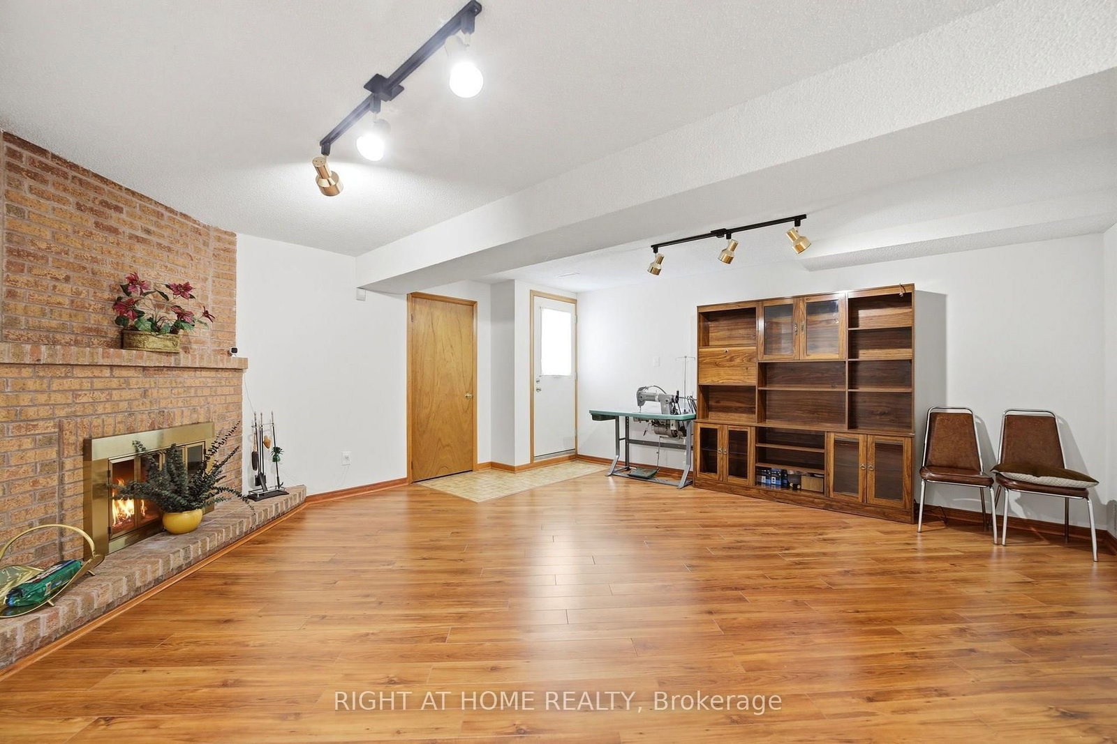 98 Beaver Terrace • Toronto, ON photo 33