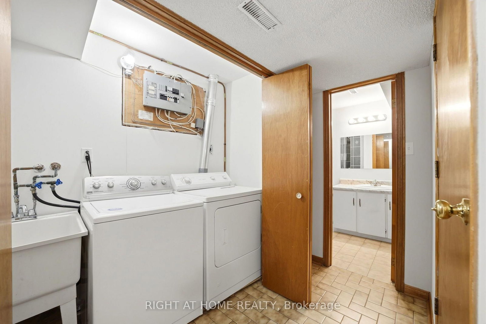 98 Beaver Terrace • Toronto, ON photo 35