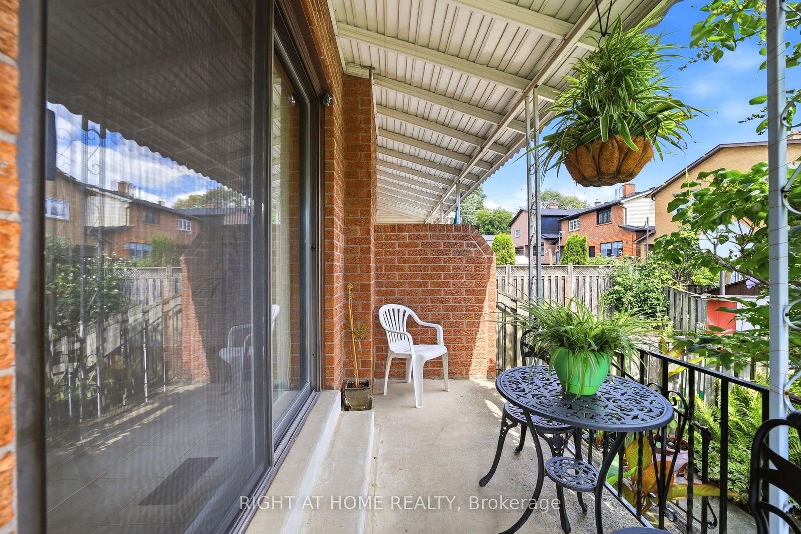 98 Beaver Terrace • Toronto, ON photo 37