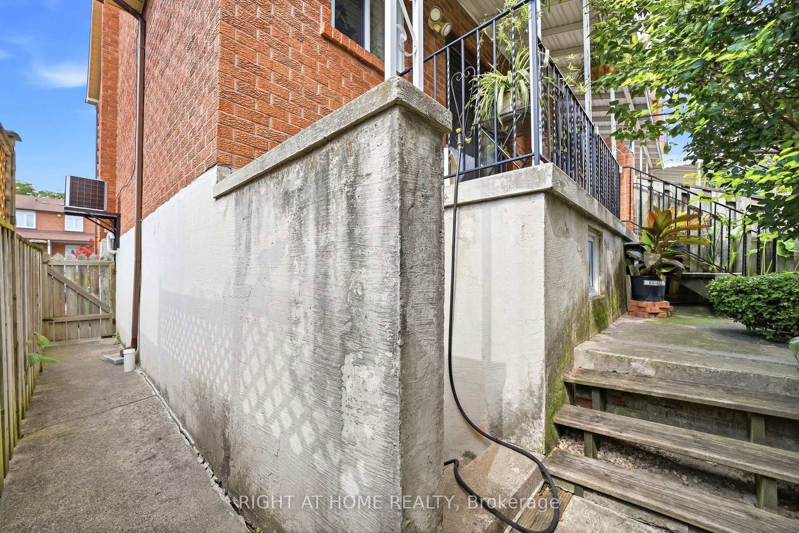 98 Beaver Terrace • Toronto, ON photo 40