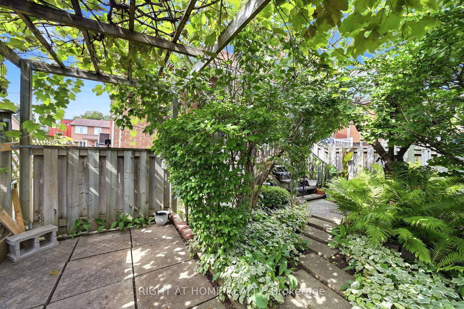 98 Beaver Terrace • Toronto, ON photo 43