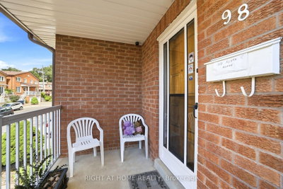 98 Beaver Terrace • Toronto, ON photo 5