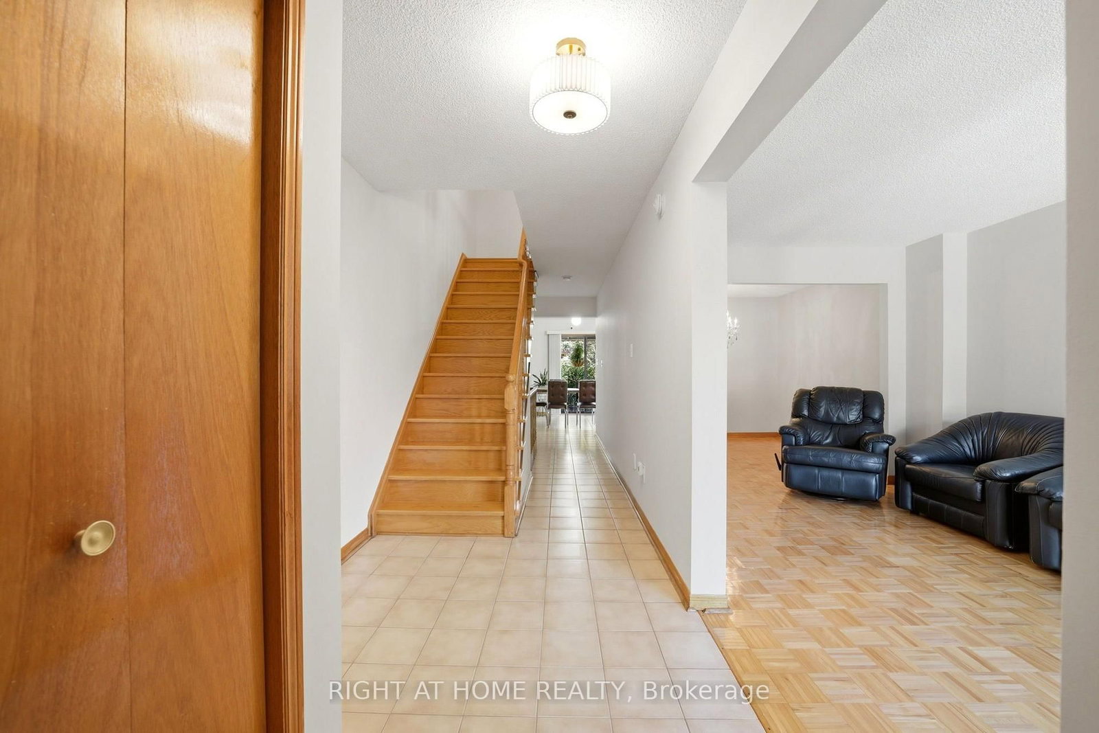 98 Beaver Terrace • Toronto, ON photo 6