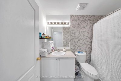 39 Decker Hollow Circle • Brampton, ON photo 6