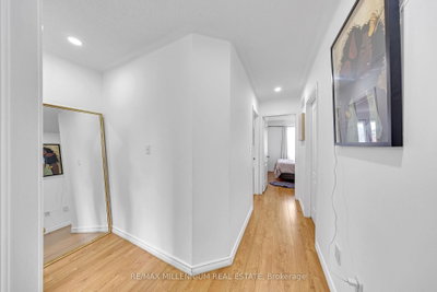 39 Decker Hollow Circle • Brampton, ON photo 8