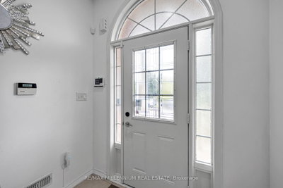 39 Decker Hollow Circle • Brampton, ON photo 9