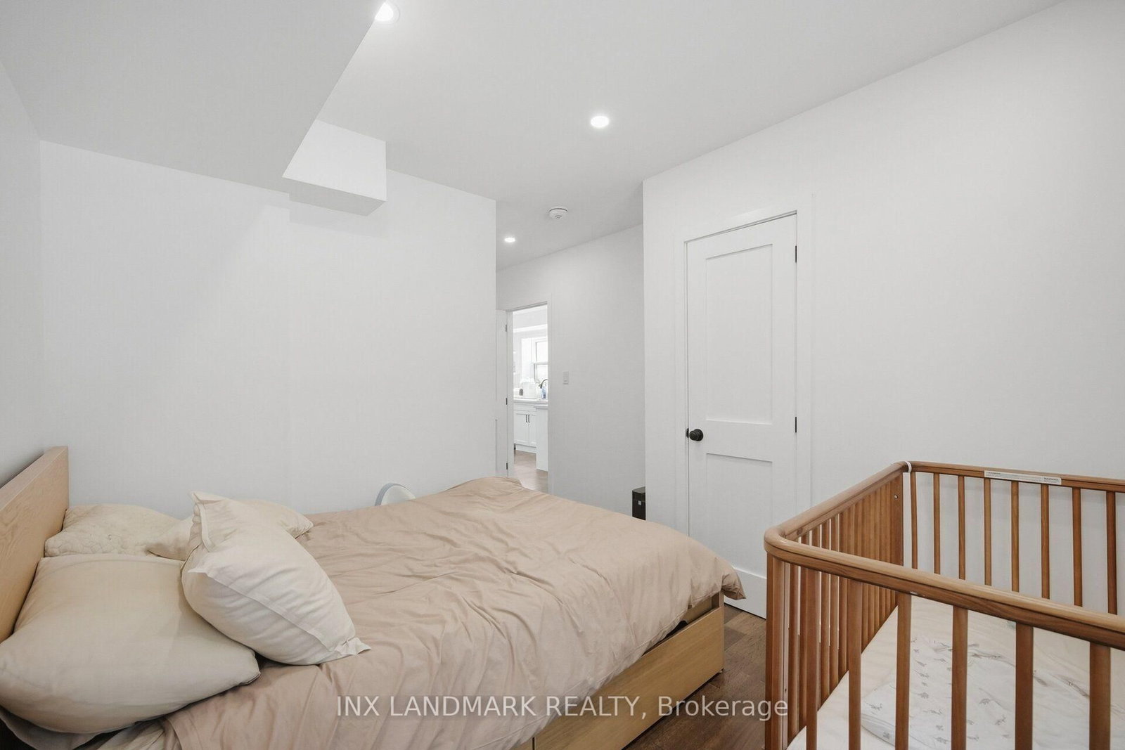 298 South Kingsway • Toronto, ON photo 14