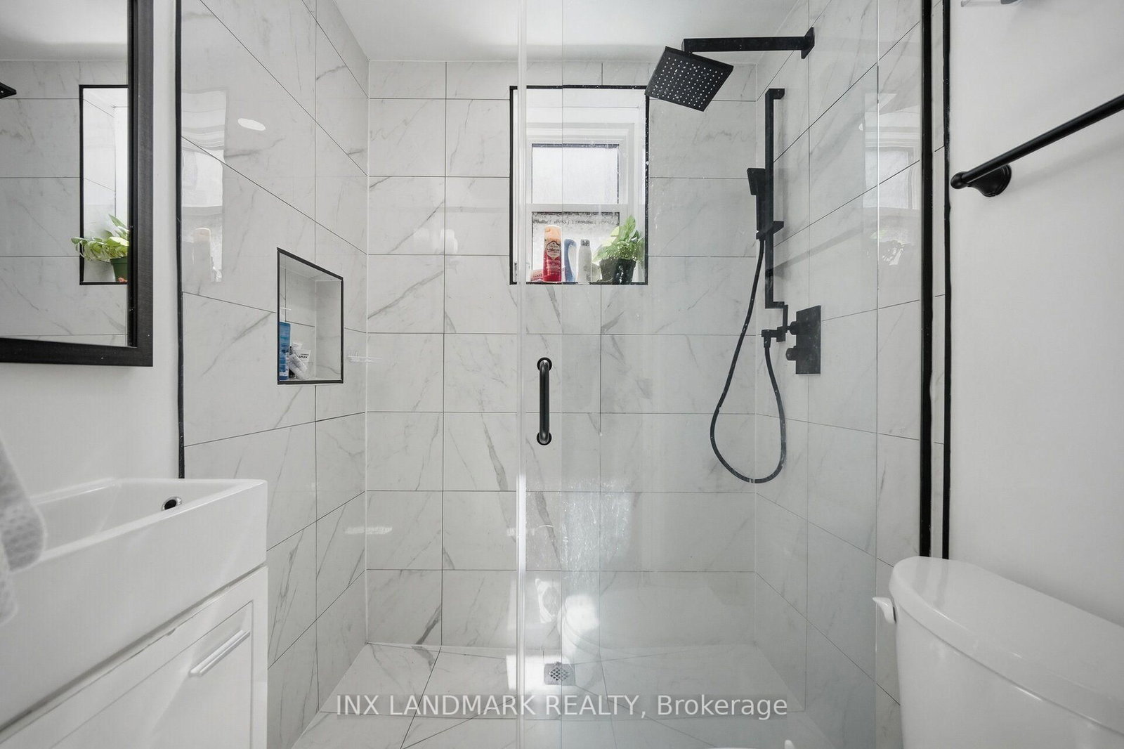 298 South Kingsway • Toronto, ON photo 18