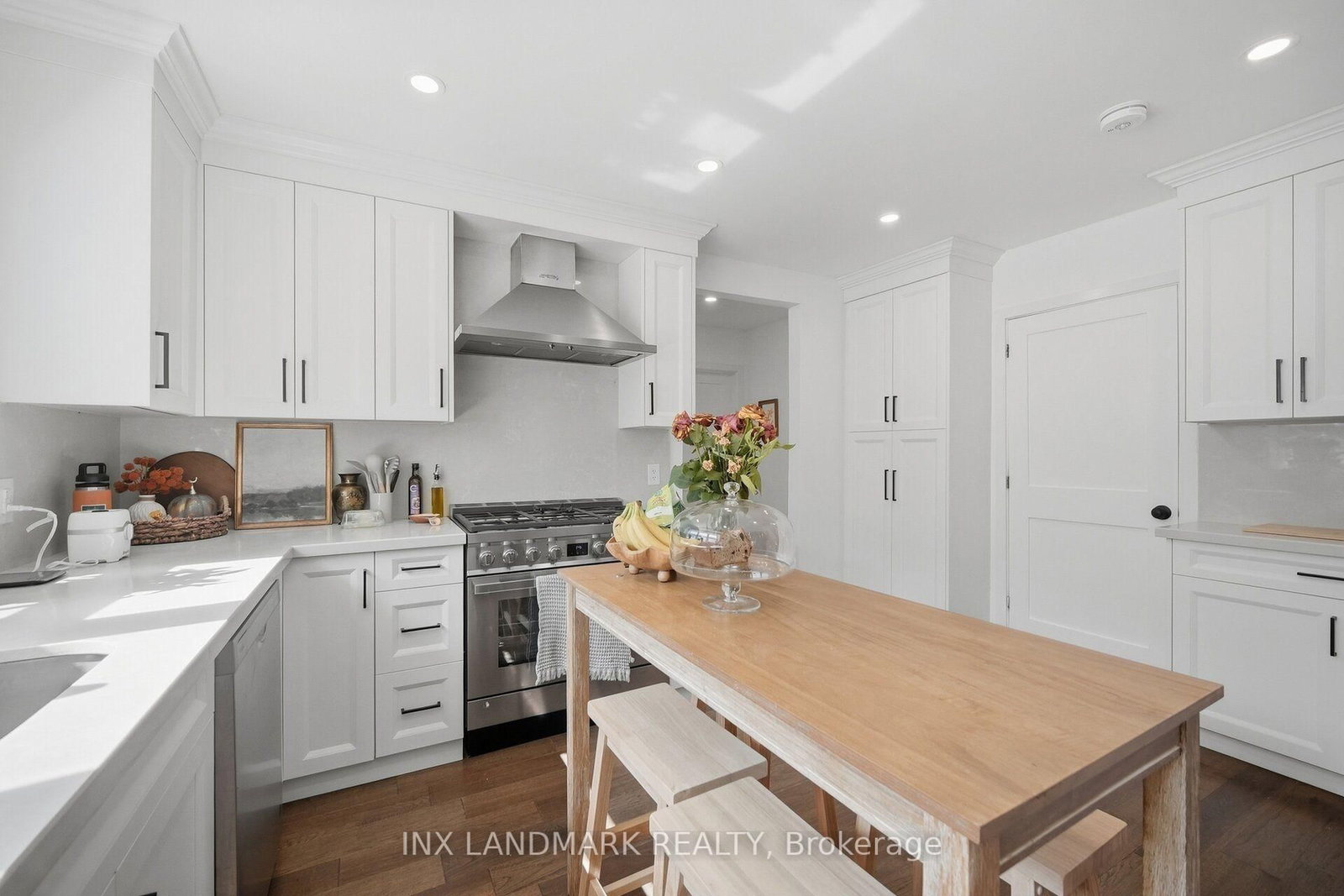 298 South Kingsway • Toronto, ON photo 23