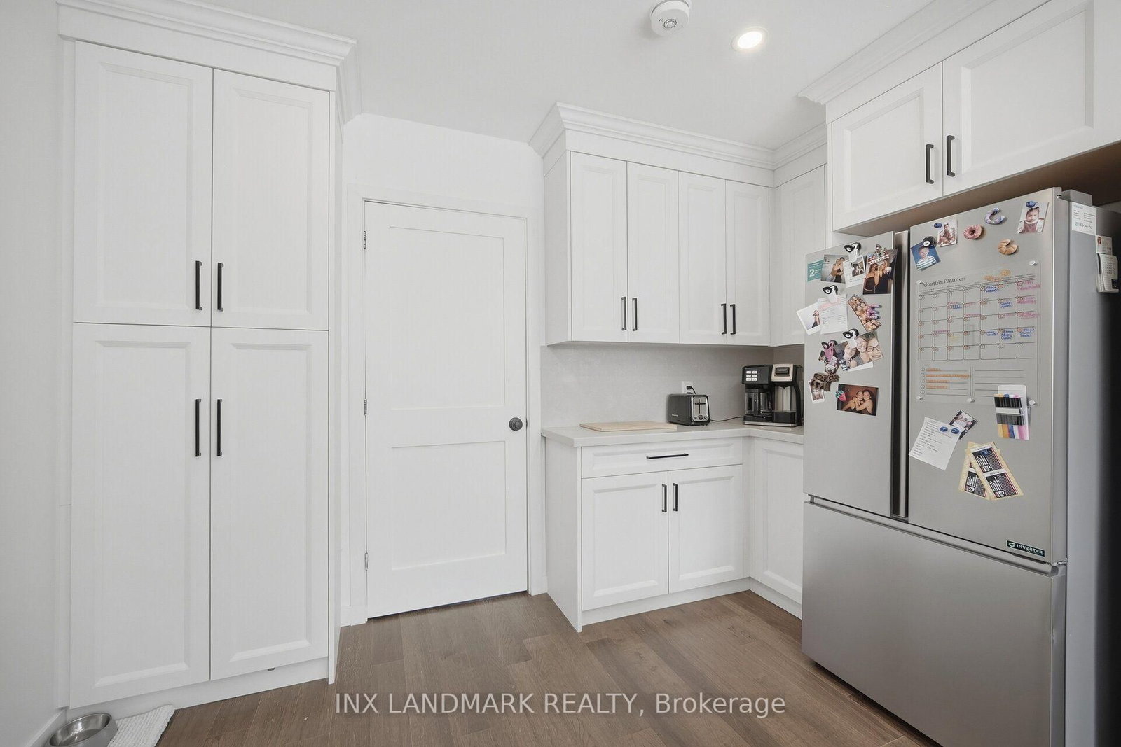 298 South Kingsway • Toronto, ON photo 32