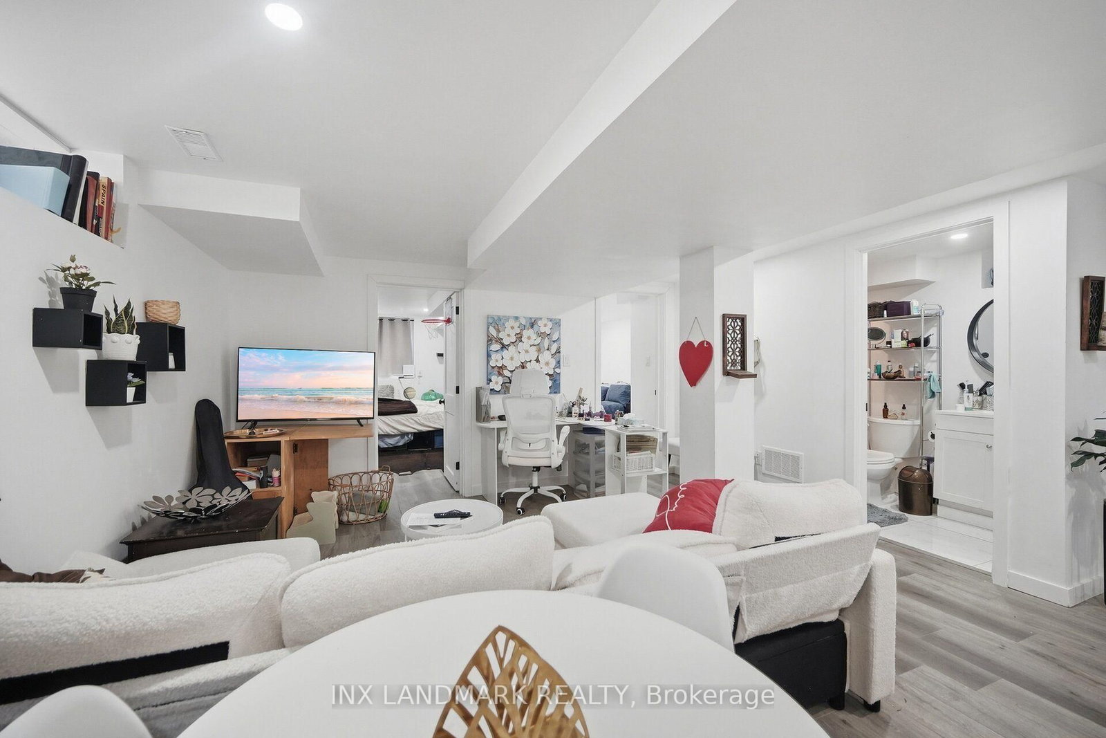 298 South Kingsway • Toronto, ON photo 37