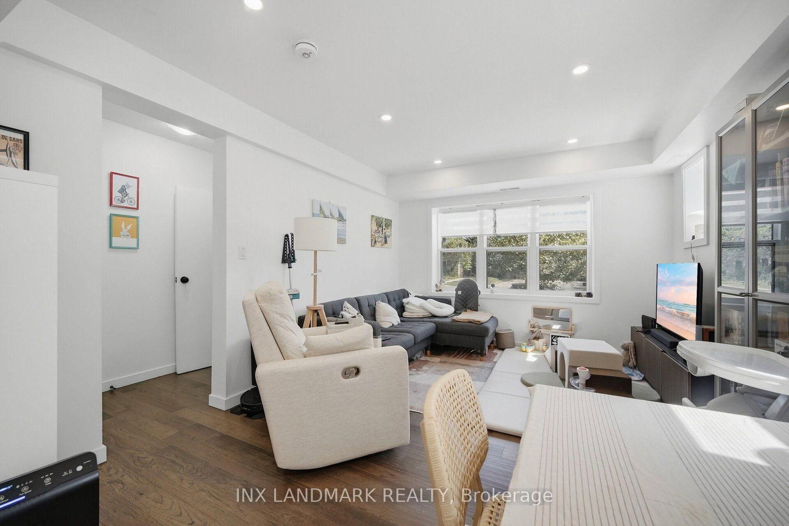 298 South Kingsway • Toronto, ON photo 6