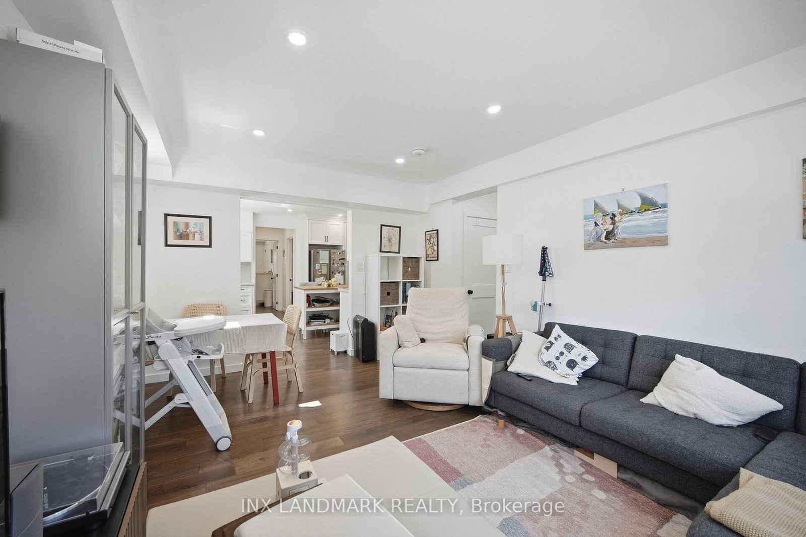 298 South Kingsway • Toronto, ON photo 8
