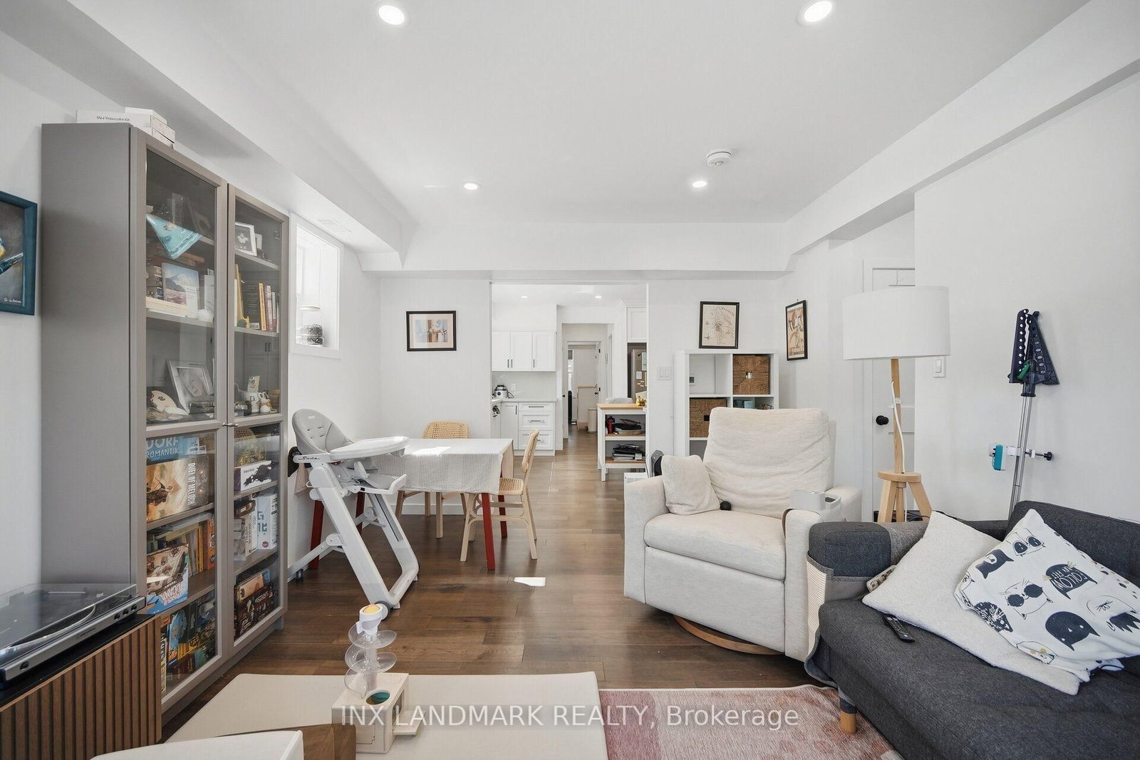 298 South Kingsway • Toronto, ON photo 9