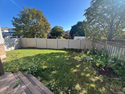 2 Bramoak Crescent • Brampton, ON photo 4