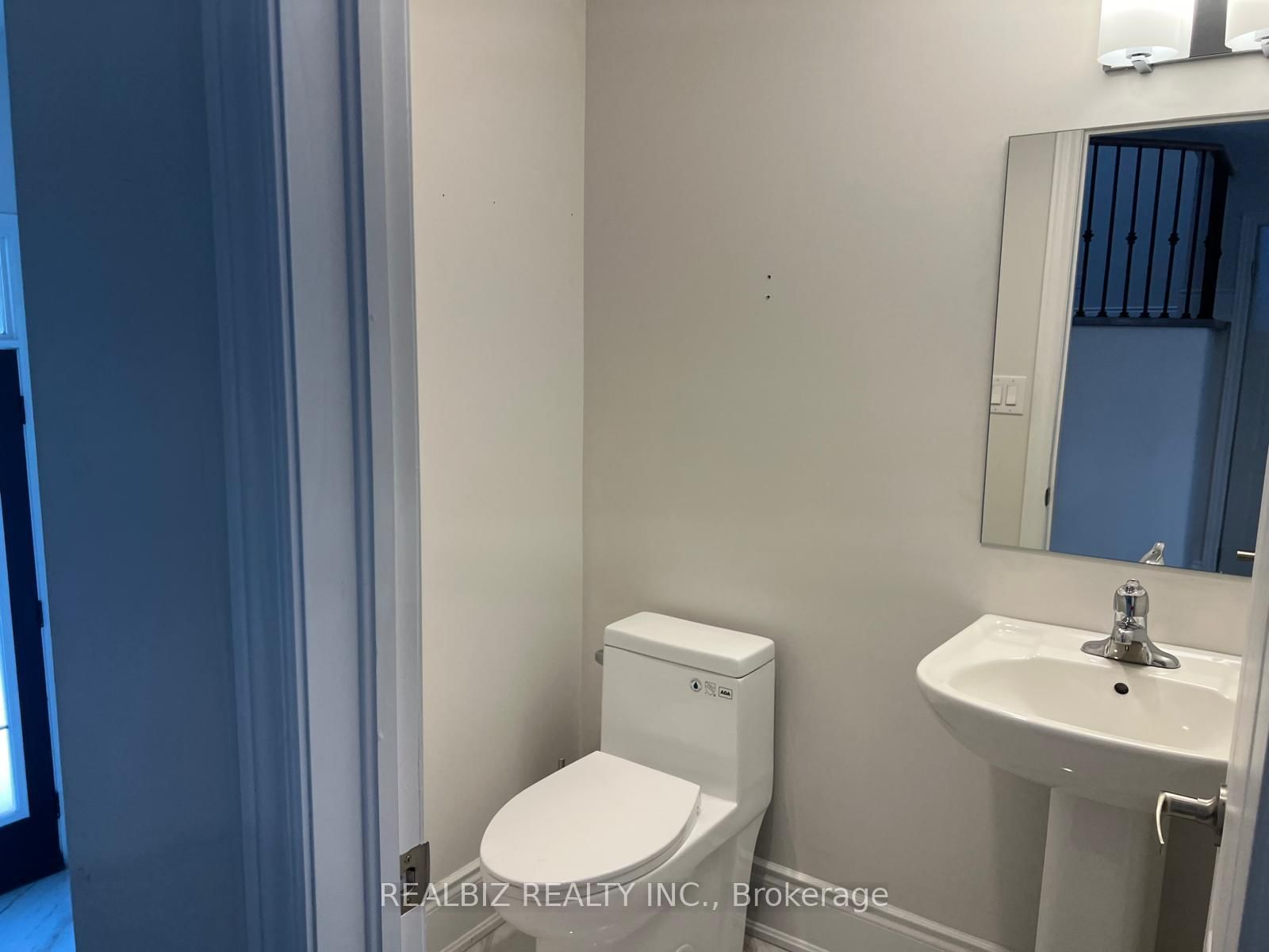 2 Bramoak Crescent • Brampton, ON photo 5