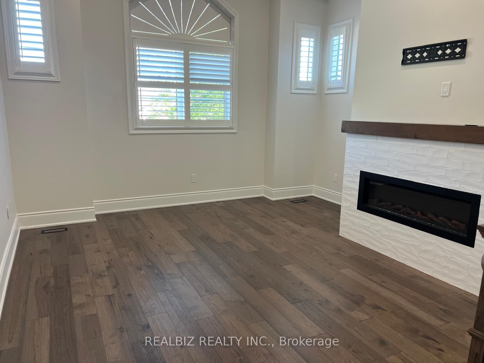 2 Bramoak Crescent • Brampton, ON photo 8