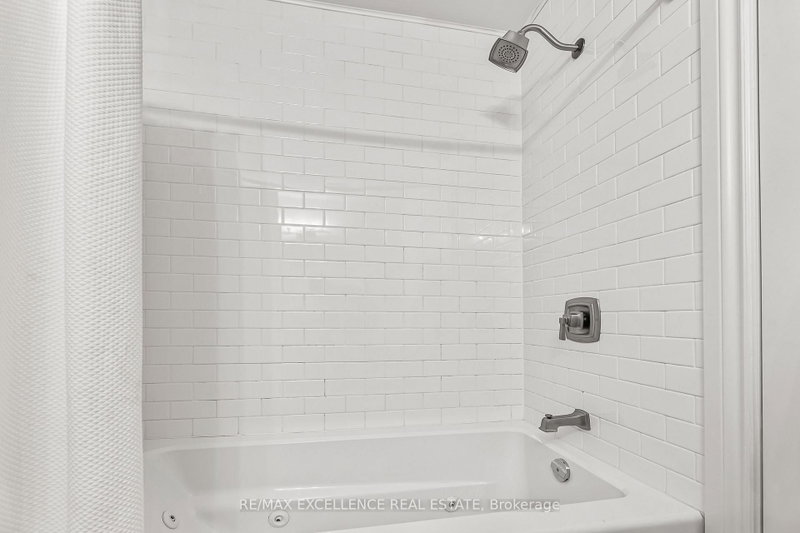 2446 Hammond Mississauga,ON L5K 1T2 — Photo 28