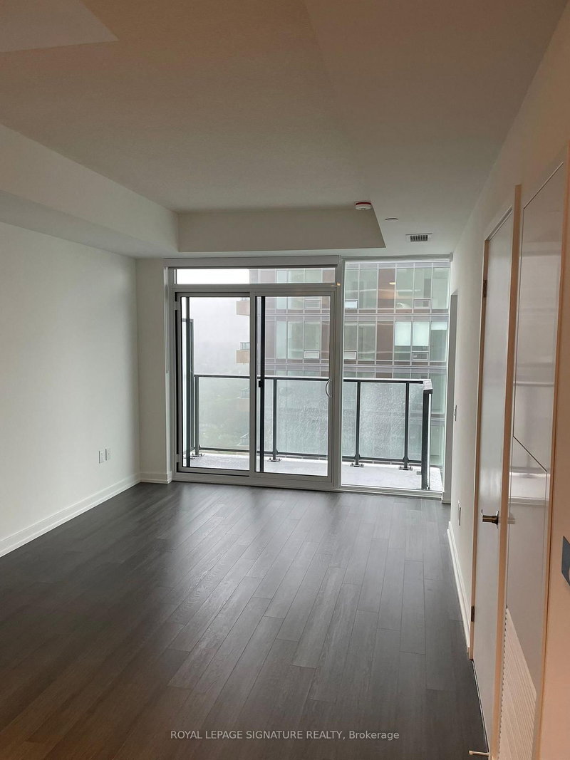 2216 - 4010 Eglinton Avenue W