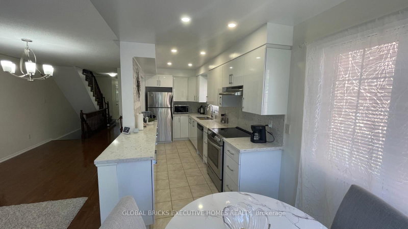 11 - 5255 Palmetto Place