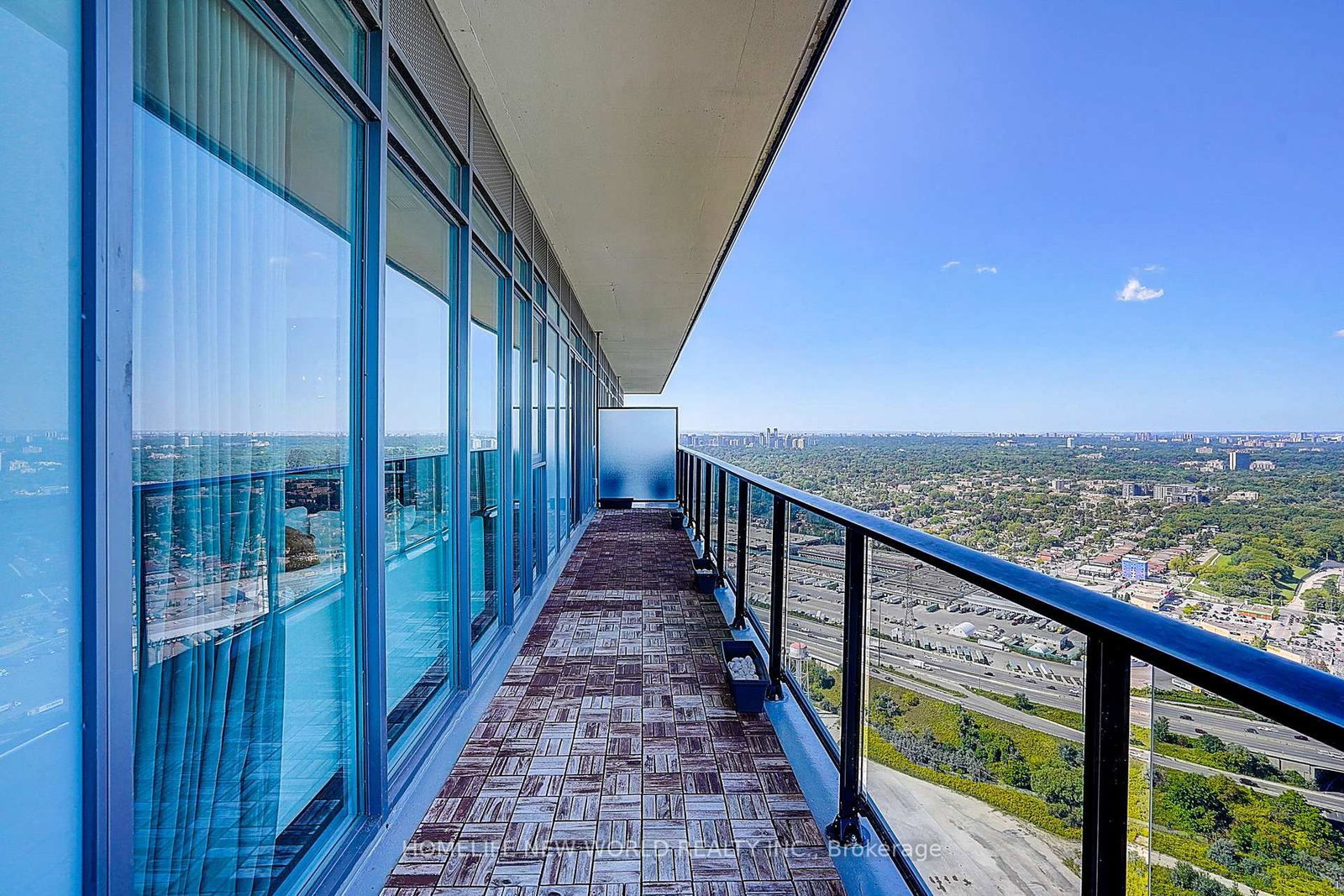 70 Annie Craig Drive • #5204 • Toronto, ON photo 18