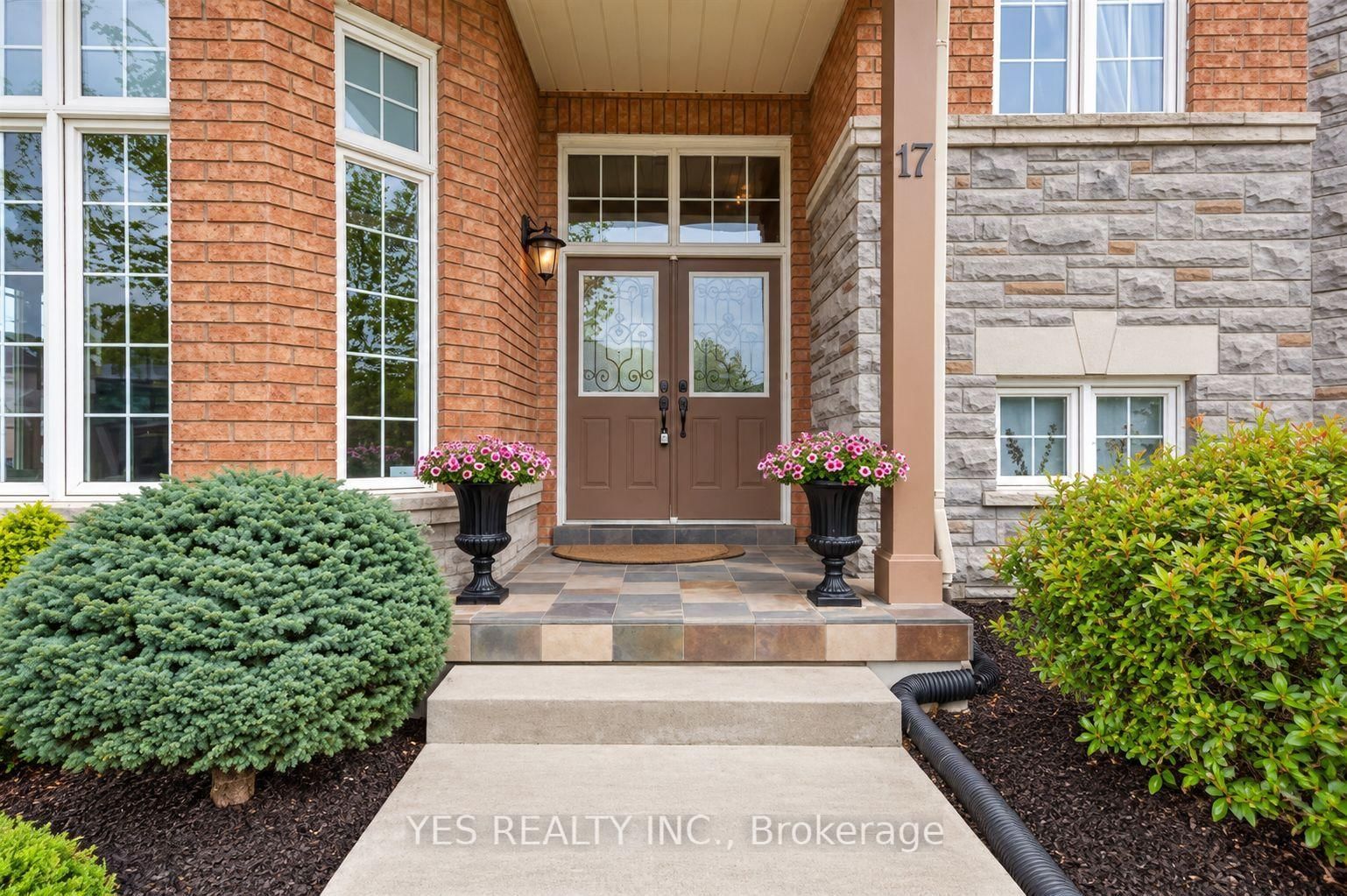 17 Snowcap Road • Brampton, ON photo 3