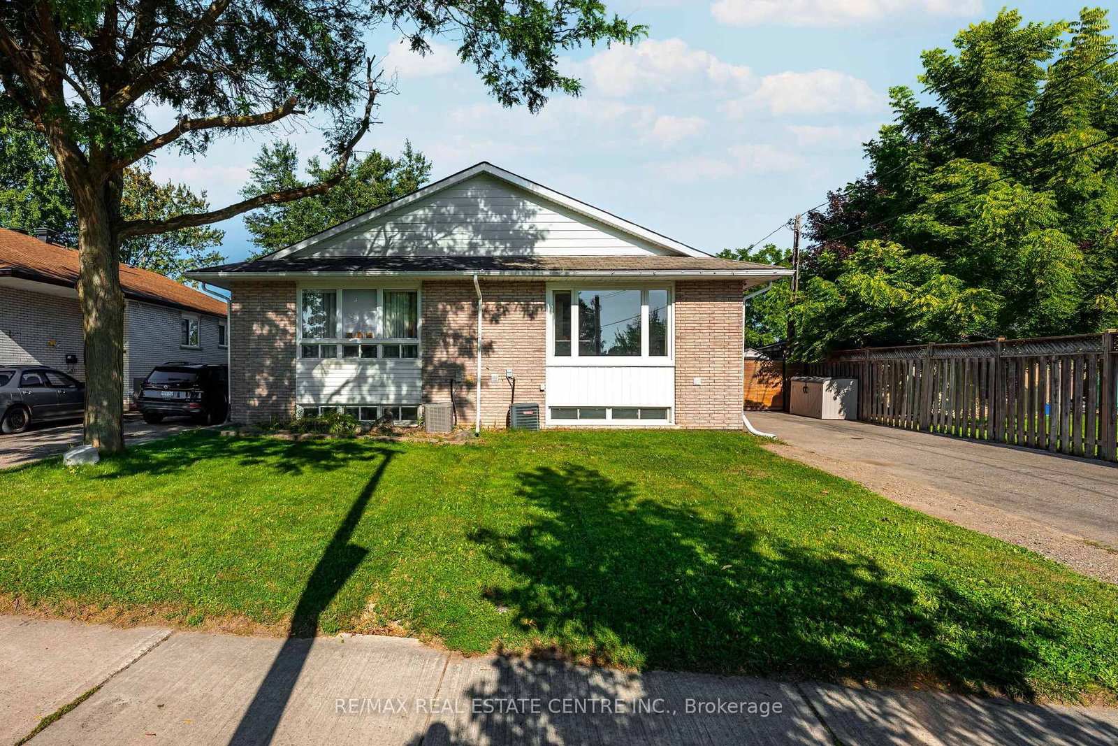 7 Madison Avenue • Orangeville, ON photo 2