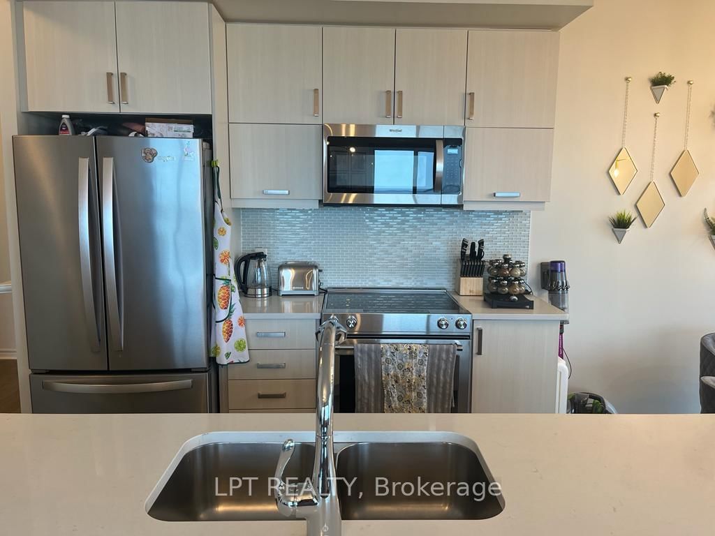 390 Annie Craig Drive • #1015 • Toronto, ON photo 11