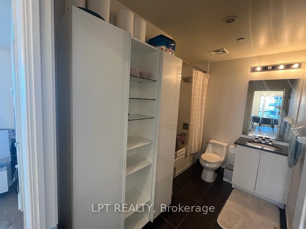 390 Annie Craig Drive • #1015 • Toronto, ON photo 13