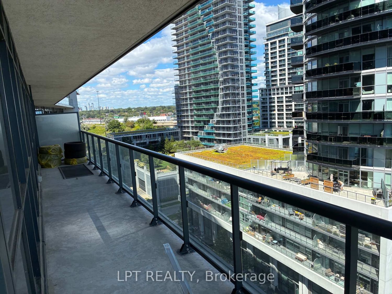 390 Annie Craig Drive • #1015 • Toronto, ON photo 6