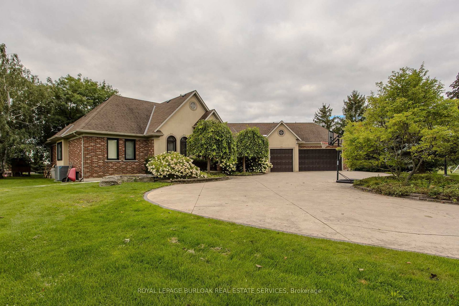 5200 2 Side Road • Burlington, ON photo 4