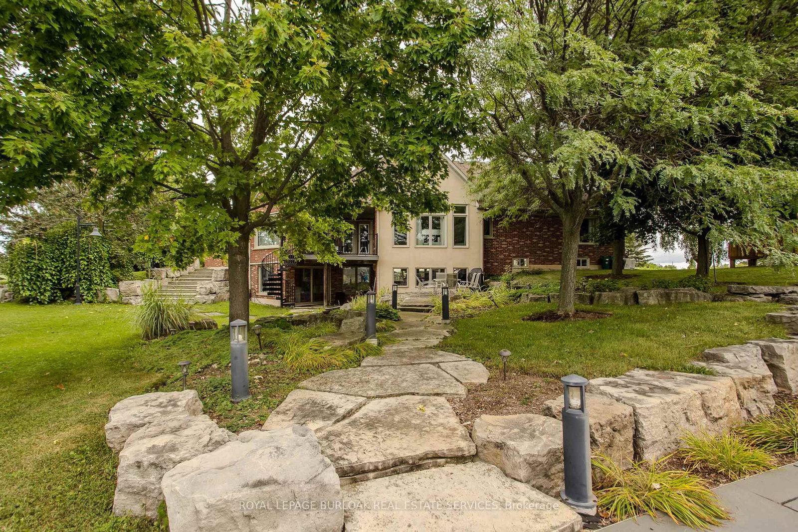 5200 2 Side Road • Burlington, ON photo 41