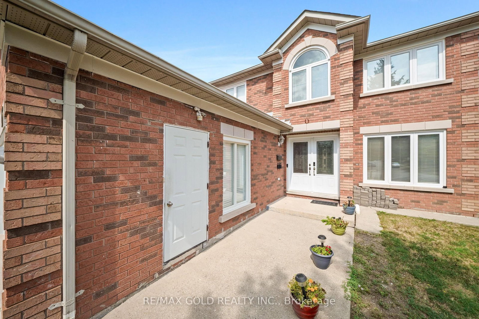 45 Eagleridge Drive • Brampton, ON photo 3