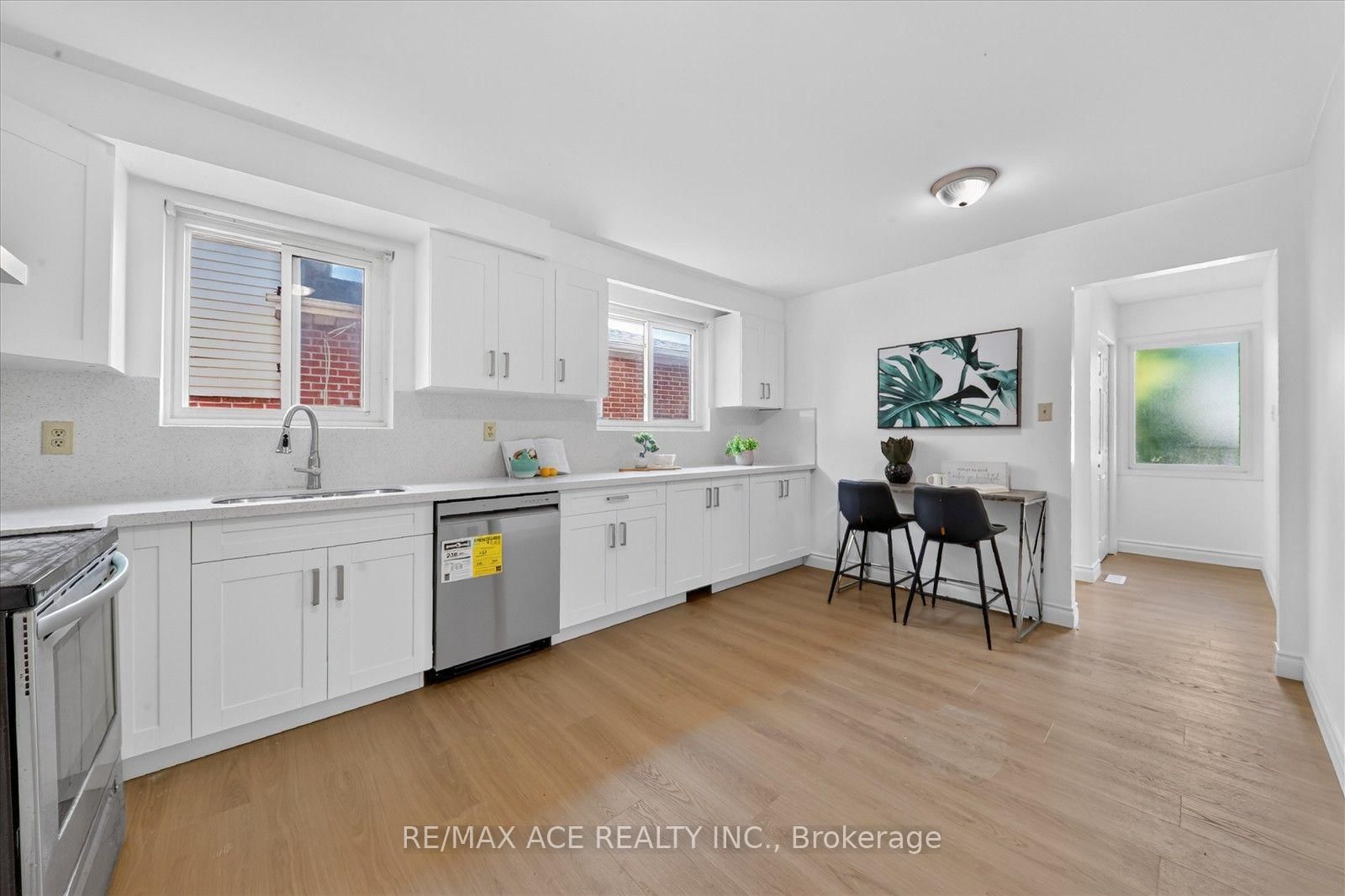 2330 Glastonbury Road S • Burlington, ON photo 13