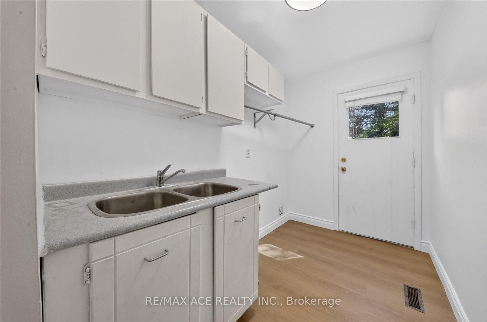 2330 Glastonbury Road S • Burlington, ON photo 27