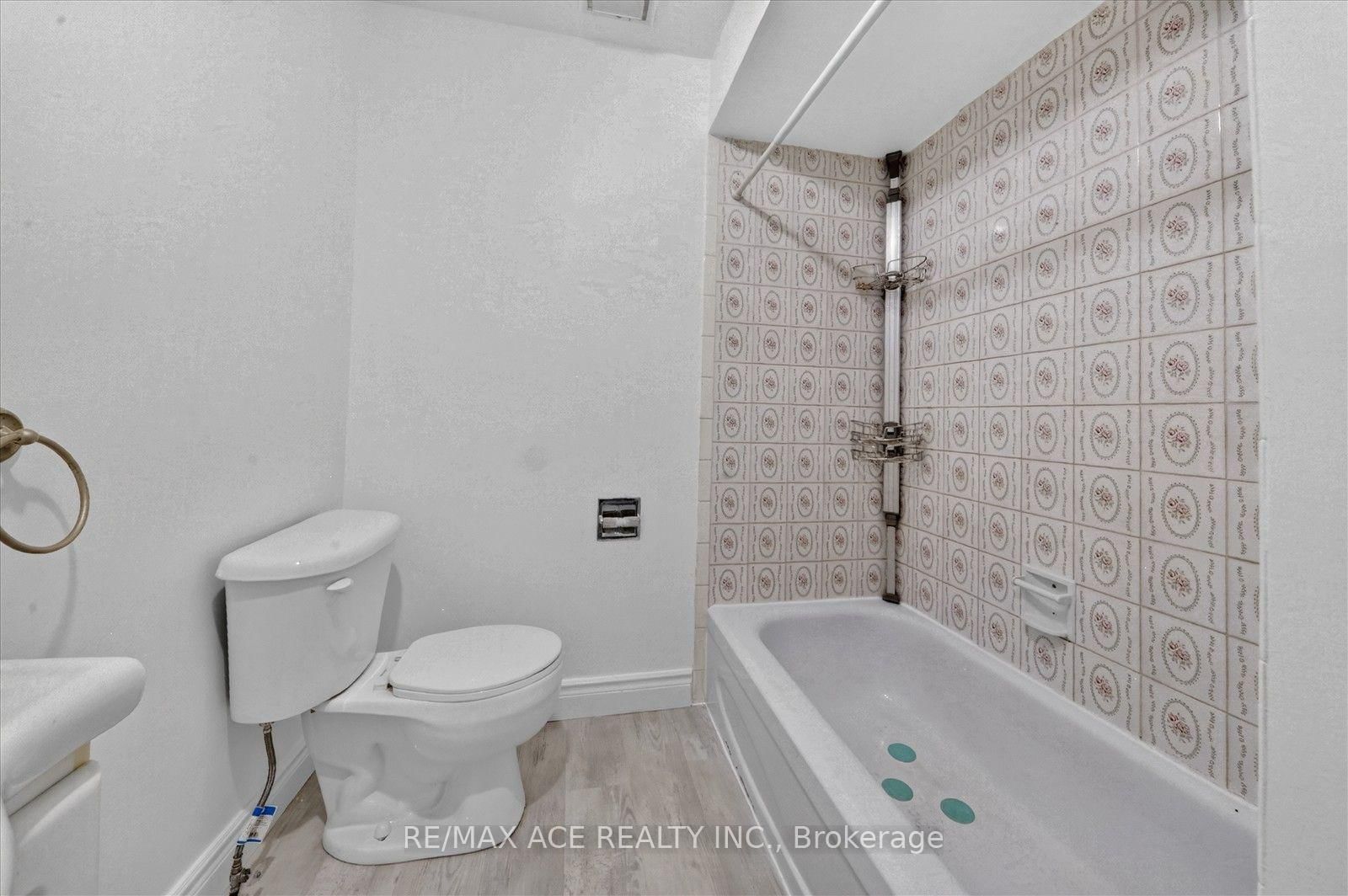 2330 Glastonbury Road S • Burlington, ON photo 29