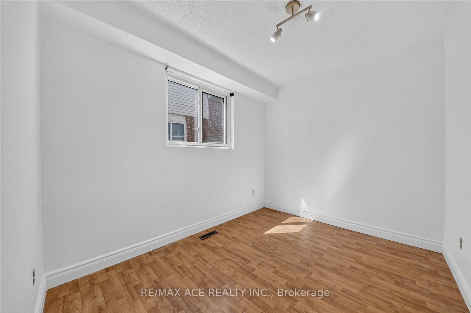 2330 Glastonbury Road S • Burlington, ON photo 33