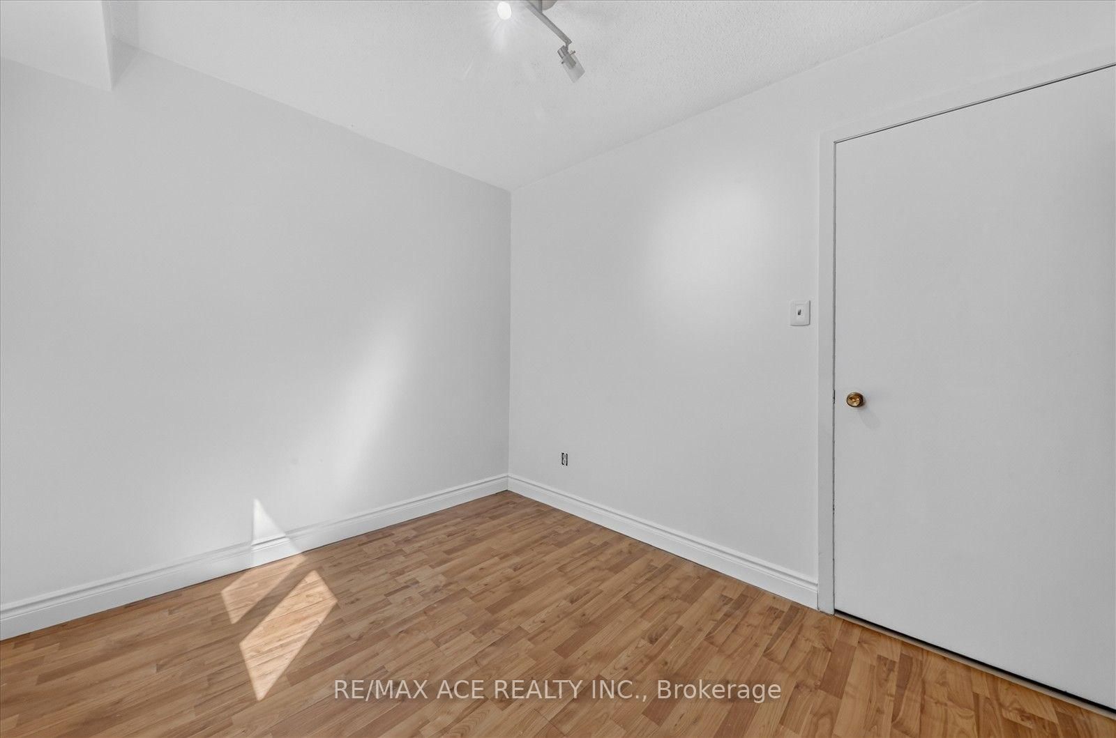 2330 Glastonbury Road S • Burlington, ON photo 34