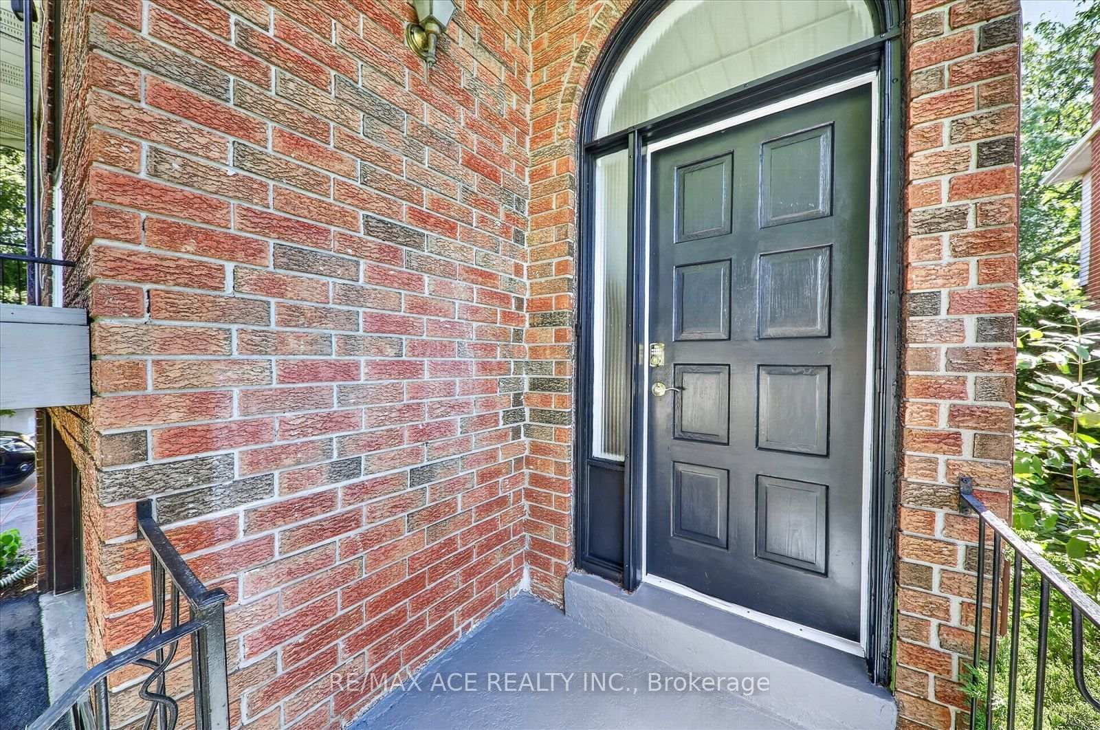 2330 Glastonbury Road S • Burlington, ON photo 5